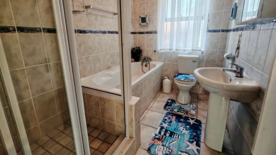 3 Bedroom Property for Sale in Reebok Western Cape